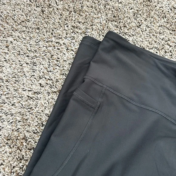 Old Navy Active Charcoal Leggings - Picture 3 of 5